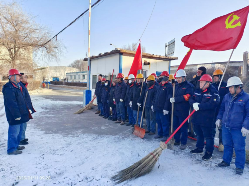 物產(chǎn)工投公司黨委開展“節(jié)前環(huán)境大整治、干干凈凈過大年”環(huán)境衛(wèi)生整治主題黨日活動(dòng)