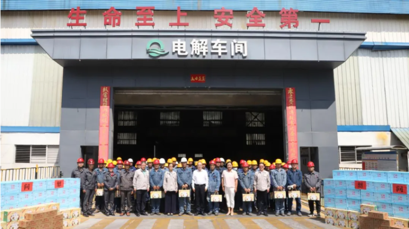 青海省總工會(huì)深入基層一線(xiàn)為員工“送清涼”